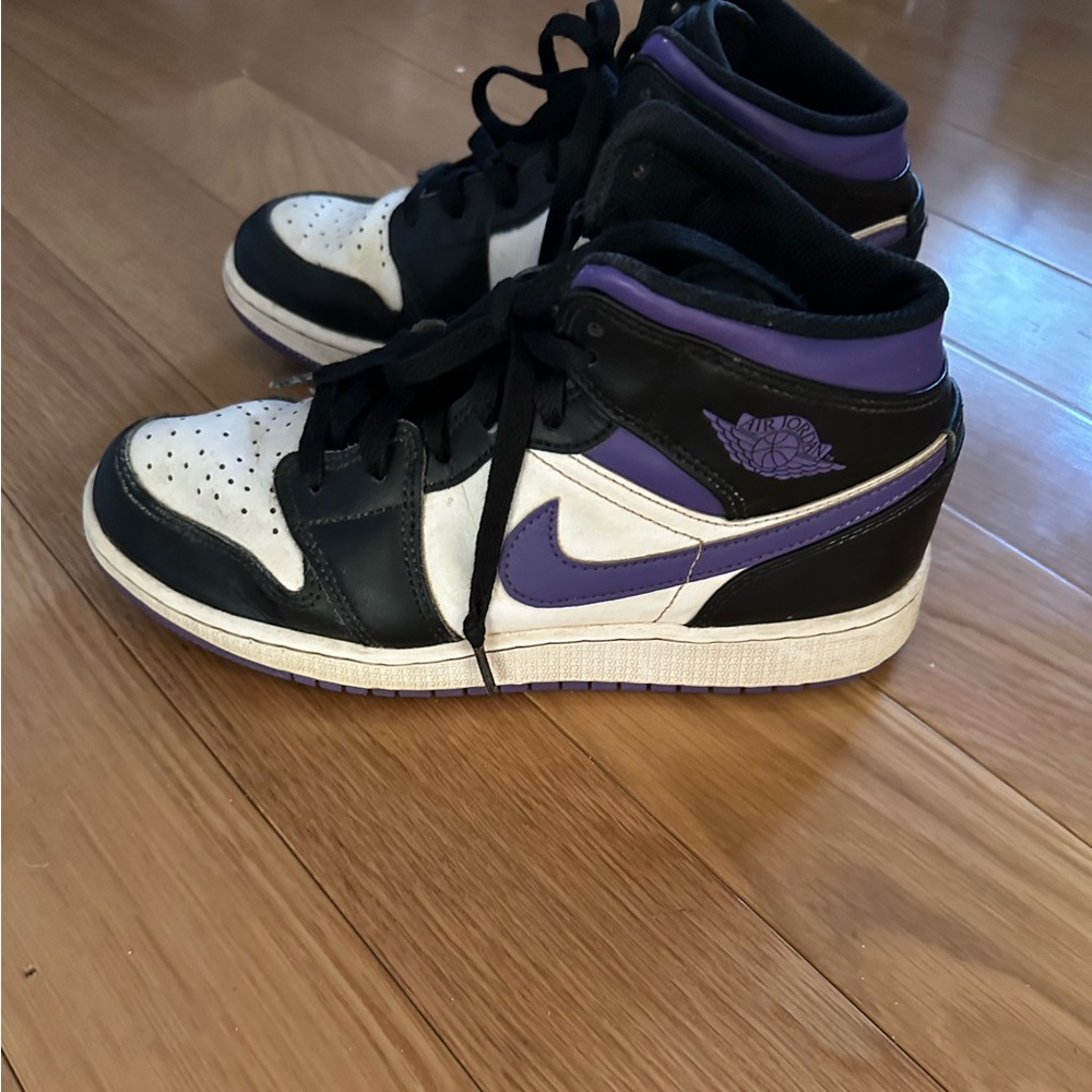 Jordan sneakers Jordan 1s youth size 5.5